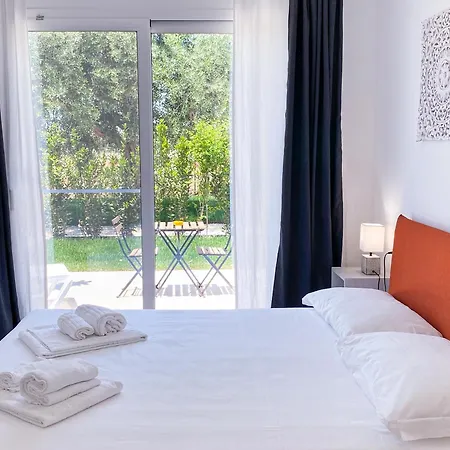 فندق مبيت وإفطار Dimora Calauriia - Adults Only *